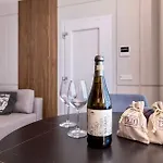 דירה Garibaldi 54 Renovated 1br In Old Town אולביה