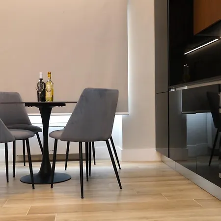 Charming & Luxurious Garibaldi Big - Fully Equipped & Renovated - Old Town Διαμέρισμα *