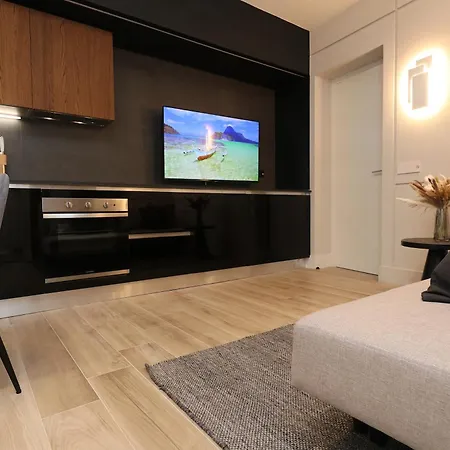 Апартаменти Garibaldi 54 Renovated 1br In Old Town *