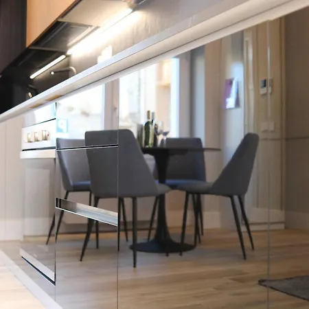 Garibaldi 54 Renovated 1br In Old Town * Ольбія