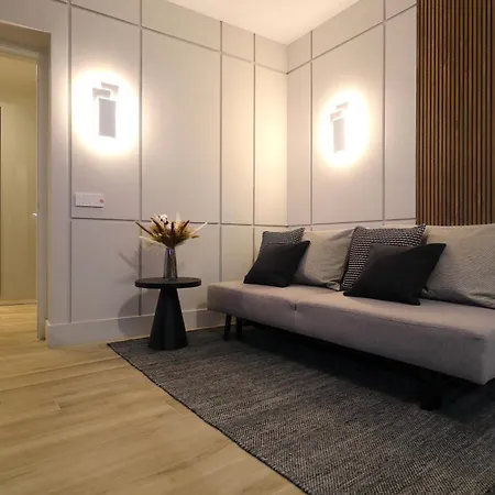 Charming & Luxurious Garibaldi Big - Fully Equipped & Renovated - Old Town Lägenhet *