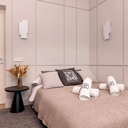 Charming & Luxurious Garibaldi Big - Fully Equipped & Renovated - Old Town