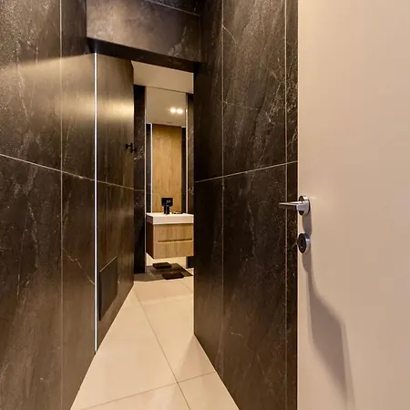 Apartment Garibaldi 54 Renovated 1br In Old Town