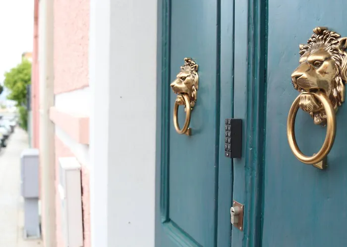 Charming & Luxurious Garibaldi Big - Fully Equipped & Renovated - Old Town Lägenhet