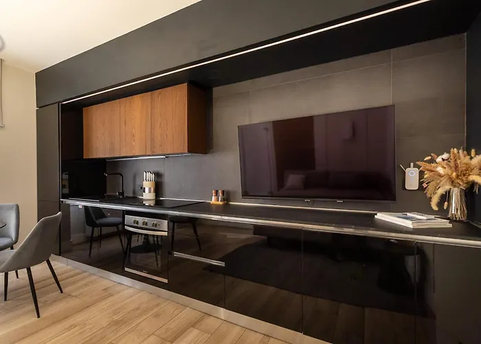 Charming & Luxurious Garibaldi Big - Fully Equipped & Renovated - Old Town Lägenhet