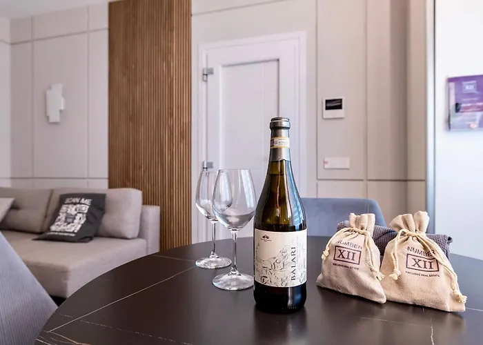 Lägenhet Charming & Luxurious Garibaldi Big - Fully Equipped & Renovated - Old Town Olbia