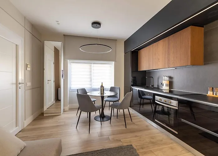 Charming & Luxurious Garibaldi Big - Fully Equipped & Renovated - Old Town *