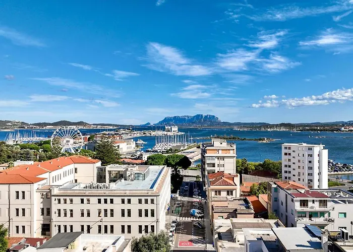 Lägenhet Charming & Luxurious Garibaldi Big - Fully Equipped & Renovated - Old Town Olbia