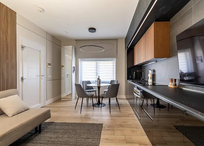 Charming & Luxurious Garibaldi Big - Fully Equipped & Renovated - Old Town *